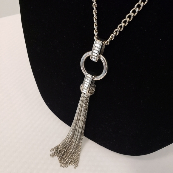Jennifer Lopez Silvertone Statement Fashion Jewelry Necklace, Tassle - Picture 2 of 8
